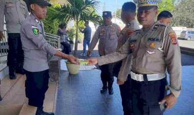 Jaga-Ketahanan-Tubuh,-Personel-Polresta-Kupang-Kota-Mendapat-Pembagian-Multi-Vitamin