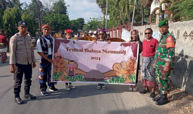 Bhabinkamtibmas-Manulai-II-Amankan-Festival-Budaya-Manunaidj-2024