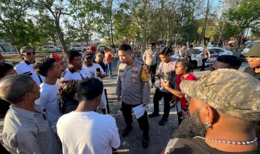 Kapolresta-Kombes-Aldinan-Manurung-Menerima-Aksi-Damai-dari-Aliansi-Peduli-Kemanusiaan-Kota-Kupang