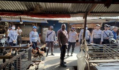 Polresta-Kupang-Kota-Amankan-Kampanye-Blusukan-Paslon-Wali-Kota-dan-Wakil-Wali-Kota-di-Pasar-Kasih