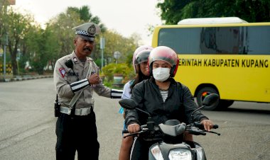 Hari-ke--10-Pelaksanaan-Operasi-Zebra-Turangga,-Satlantas-Polresta-Kupang-Kota-Terus-Menghimbau-Masyarakat-Untuk-Tertib-Berlalu-Lintas