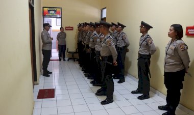 Praktek-di-Polresta-Kupang-Kota,-Siswa-SPN-Mendapat-Pembekalan-dari-Kasat-Binmas