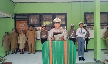 Gelar-Sosialisasi-:-Siswa-SMAN-4-Kota-Kupang-Diajak-Tertib-Berlalu-Lintas-Saat-Berkendara