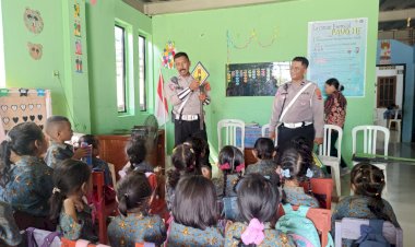 Satlantas-Polresta-Kupang-Kota-Beri-Pemahaman-Lalu-Lintas-kepada-Anak-Paud-Belajar-Mandiri