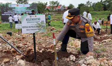 Wujudkan-Gerakan-Hijau-Sejuk-Nusa-Tenggara-Timur-Ku,-Kapolresta-Kupang-Kota-Berpartisipasi-Dalam-Penanaman-Tanaman-Produktif