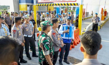 Persiapan-Pengamanan-Natal-Tahun-Baru,-Kapolri-dan-Panglima-TNI-Tinjau-Gerbang-Tol-Prambanan