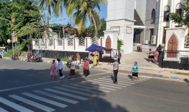 Satlantas-Polresta-Kupang-Kota-Lakukan-Pengamanan-dan-Gatur-Lalin-Ibadah-di-Gereja