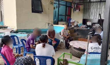 Cemburu-Berlanjut-Pisah-Rumah,-Bhabinkamtibmas-Batuplat-Damaikan-Persoalan-Rumah-Tangga-Warga.