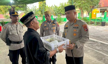 Berbagi-Takjil-di-Masjid-Nurul-Quwah-Lasikode,-Kapolresta-Aldinan:-Semoga-Puasanya-Penuh-Hikmah-dan-Gembira.