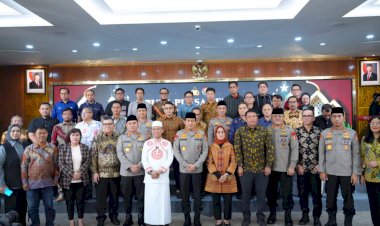 Polri-dan-Media-Bersinergi-Berbagi-Takjil-Serentak-di-Seluruh-Indonesia