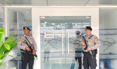 Pastikan-Kondusif,-Unit-Obvit-Polresta-Pengamanan-di-Sejumlah-Bank-di-Kota-Kupang.