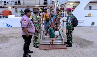 Libur-Lebaran-1446H,-Polsubsektor-Tenau-Amankan-Arus-Penumpang-di-Pelabuhan.