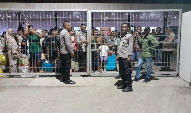 Posko-Terpadu-Angkutan-Laut-Lebaran,-Amankan-Embarkasi-Ribuan-Penumpang-di-Pelabuhan-Tenau-Kupang.