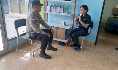 Kapolsek-Maulafa-Akp-Fery-Periksa-Kualitas-dan-Takaran-BBM-di-SPBU-Oepura