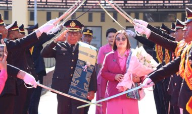 Wisuda-Purna-Bakti,-Polresta-Kupang-Kota-Melepas-Kompol-Syalom-Rohi-dan-Akp-Apris-Wahi-yang-Memasuki-Masa-Pensiun.