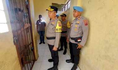 Wakapolresta-AKBP-Agung-Wirata-Periksa-Ruang-Tahanan-di-Rutan-Polresta-Kupang-Kota