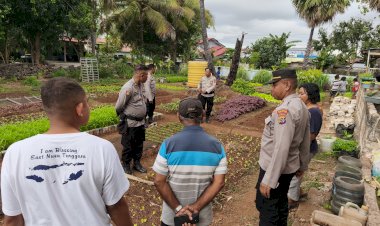 Dukung-Ketahanan-Pangan-Nasional,-Kapolsek-Koja-Sambangi-Pekarangan-Bergizi-Warga-di-Oebufu.