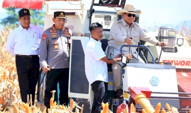 Presiden-Prabowo-Senang-Panen-Raya-Jagung-Inisiasi-Polri-Berhasil