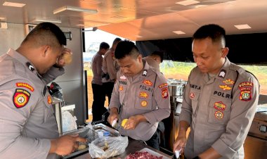 Polda-Metro-Jaya-Buka-Dapur-Lapangan-Bantu-Pengungsi-Kebakaran-di-Penjaringan