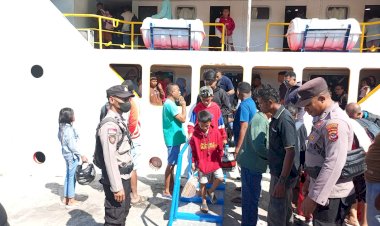 Polsubsektor-Tenau-Amankan-Aktivitas-Masyarakat-di-Pelabuhan-Tenau-Kupang