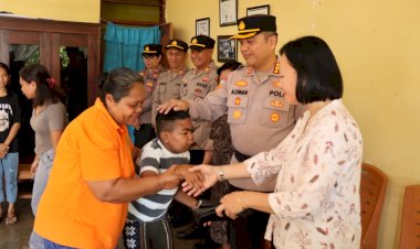 Jelang-Hari-Bhayangkara-Ke-79,-Polresta-Kupang-Kota-Berbagi-Kasih-Dengan-Anak-Panti-Asuhan-Petra-Fatufeto.