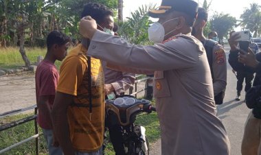 Polri-Untuk-Masyarakat,-Kapolres-Sikka-Terjun-Langsung-Ke-Perbatasan-Sikka-Larantuka,-Pantau-Warga-Terdampak-Erupsi-Gunung-Lewotobi-Laki-Laki