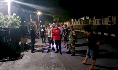 Tiga-Pilar-Kamtibmas-Gandeng-Pos-Satkamling-Laksanakan-Patroli-Malam,-Wujudkan-Optimalisasi-Pam-Swakarsa-di-Lingkungan-Warga