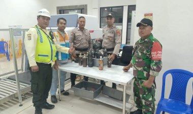KP3-Laut-Tenau-Kupang-Dan-PT.-Pelindo-Amankan-Berbagai-Jenis-Miras-Yang-Masuk-Lewat-Pelabuhan-Tenau