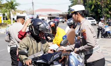 Polresta-Kupang-Kota-Apresiasi-Pengendara-Tertib-dalam-Operasi-Patuh-Turangga-2025