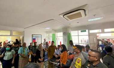 Gerak-Cepat-Polresta-Kupang-Kota-Datangi-SMP-Negeri-8-yang-Ratusan-Siswanya-Mendadak-Sakit-Perut