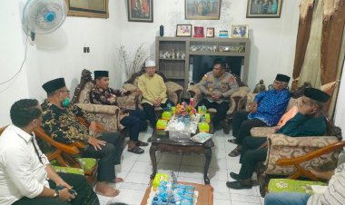 Pererat-Sinergi,-Kapolresta-Kombes-Djoko-Lestari-Bersilaturahmi-dengan-Ketua-MUI-Kota-Kupang-dan-Provinsi-NTT.