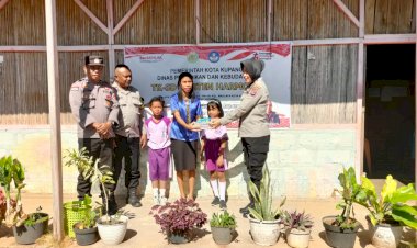 Mendukung-Pendidikan-Anak,-Polsek-Maulafa-Beri-Bantuan-Alat-Tulis-ke-TK-SD-Kristen-Harmoni.