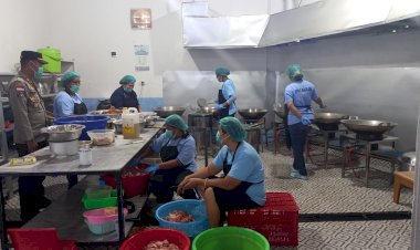 Kapolsek-Maulafa-Tinjau-Dapur-SPPG-Maulafa-1,-Tegaskan-Pentingnya-Kualitas-dan-Kebersihan-Makanan.