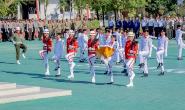 Penuh-Khidmat,-Kapolresta-Kupang-Kota-Ikuti-Upacara-Peringatan-HUT-ke-80-Kemerdekaan-RI-Tingkat-Kota-Kupang.