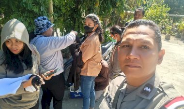 Dukung-Upaya-Pencegahan-Rabies,-Bhabinkamtibmas-Kelurahan-Maulafa-Dampingi-Vaksinasi-Hewan-Piaraan-Warga.