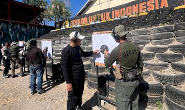 Polresta-Kupang-Kota-Gelar-Ujian-Menembak-bagi-Calon-Pemegang-Senpi-Dinas