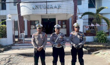 Satlantas-Polresta-Kupang-Kota-Laksanakan-Pengamanan-dan-Imbauan-Tertib-Lalin-di-Sejumlah-Gereja