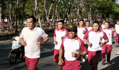 Polresta-Kupang-Kota-Gelar-Olahraga-Bersama,-Perkuat-Kebugaran-dan-Kebersamaan-Personel.