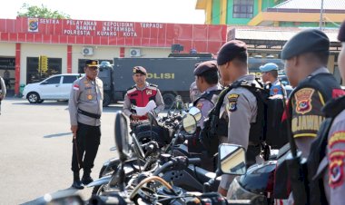 Kapolresta-Kupang-Kota-Cek-Kesiapan-Ranmor-Dinas-dan-Personel-Samapta-untuk-Dukung-Tugas-Lapangan