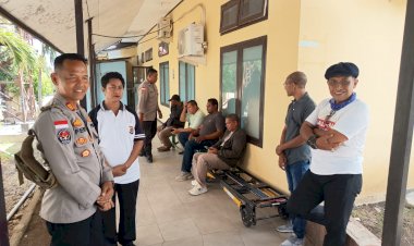 Beri-Penghormatan-Terakhir,-Kapolsek-Maulafa-Melayat-Jenasah-Almarhum-IPDA-Emu-di-RSB-Kupang.