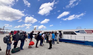 Personel-Polsubsektor-Pelabuhan-Tenau-Kawal-Embarkasi-Kapal-Express-Bahari-8E-dengan-Aman-dan-Lancar