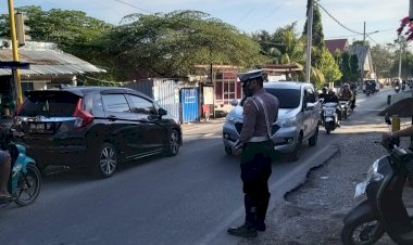Polsek-Koja-Polresta-Kupang-Kota-Gelar-Pengaturan-Pagi,-Wujudkan-Ketertiban-dan-Keselamatan-Berlalu-Lintas.