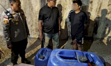 Polsek-Kota-Lama-Gelar-KRYD,-Sita-Ribuan-Liter-Miras-Ilegal-dan-Bubarkan-Pemuda-yang-Nongkrong.