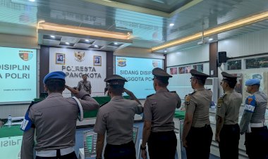 Enam-Anggota-Polresta-Kupang-Kota-Disidang-Disiplin.