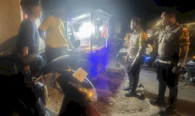 Bhabinkamtibmas-Kota-Raja-Gelar-Patroli-Dialogis,-Tertibkan-Penjualan-Petasan-dan-Kembang-Api.