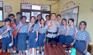 Kapolsek-Maulafa-Gelar-Patroli-dan-Sambangi-Tiga-Sekolah,-Ingatkan-Pelajar-Hindari-Tawuran,-Miras,-Rokok-hingga-Narkoba.