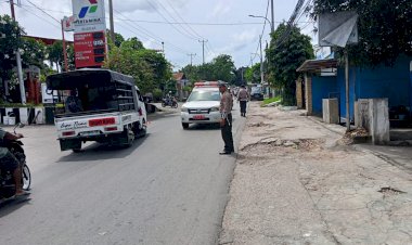 Antisipasi-Kemacetan-dan-Gangguan-Kamtibmas,-Polsek-Maulafa-Amankan-dan-Atur-Lalin-di-SPBU-Oepura