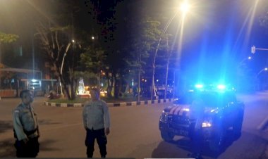Patroli-Cipta-Kondisi-Polsek-Kota-Raja-di-Malam-Hari,-Jaga-Keamanan-dan-Tangani-Aduan-Warga.