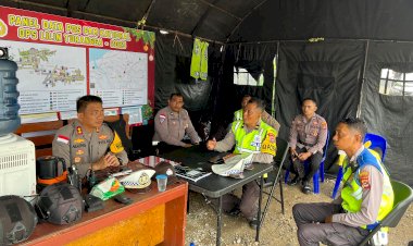 Wakapolresta-Kupang-Kota-Cek-Pos-Pam-Katedral,-Pastikan-Kesiapan-Pengamanan-Nataru-2025.