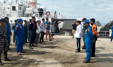 Polda-NTT-Geser-Alut,-Penyelam,-dan-Logistik-Perkuat-Pencarian-Hari-Kedua-KM-Putri-Sakinah.